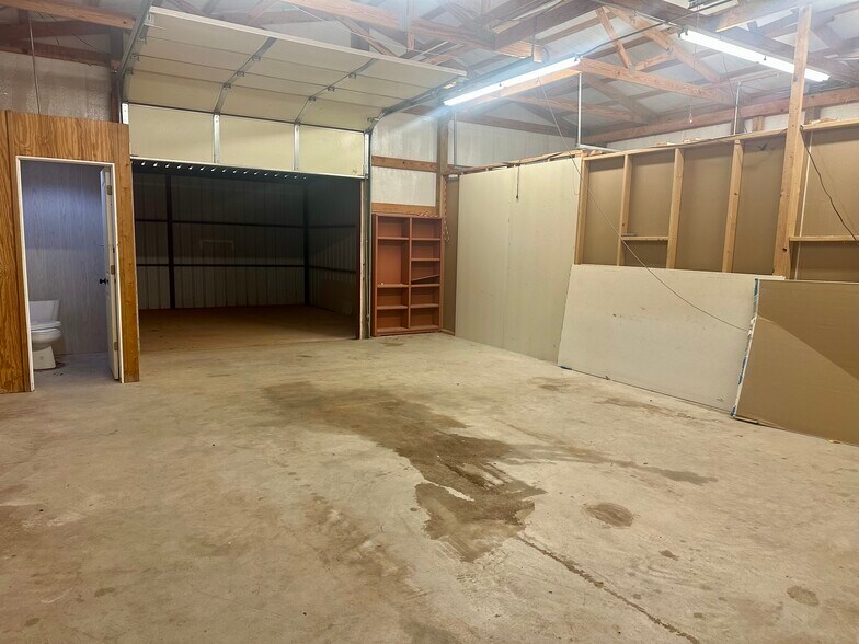 More Photos Of 26229 W 180th St, Purcell General Retail For Sale
