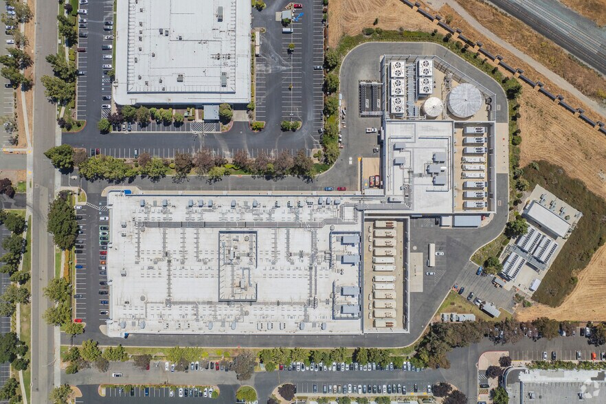 More Photos Of 39611 Eureka Dr, Newark Unknown For Lease