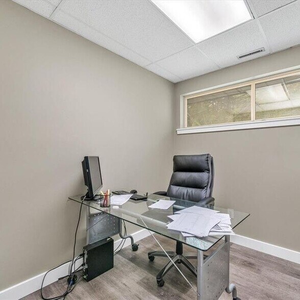 More Photos Of 25400-25430 Goddard Rd, Taylor Medical For Sale