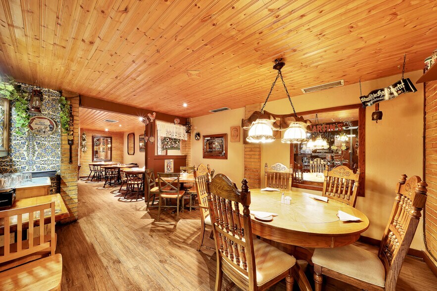 More Photos Of 3016 E Commercial Blvd, Fort Lauderdale Restaurant For Sale