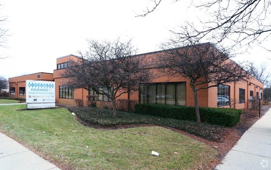 Primary Photo Of 505 E Golf Rd, Arlington Heights Office For Sale