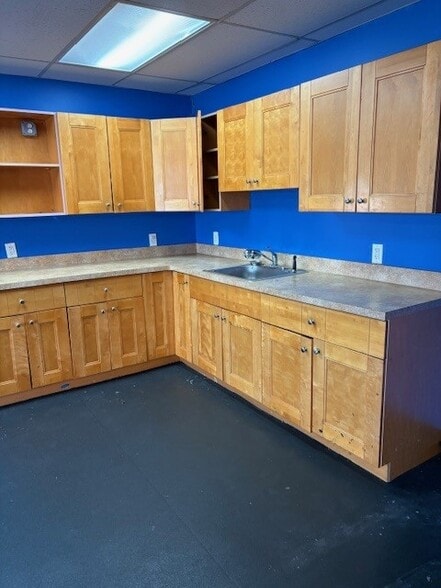 More Photos Of 215 Warren St, Bridgeport Office For Lease