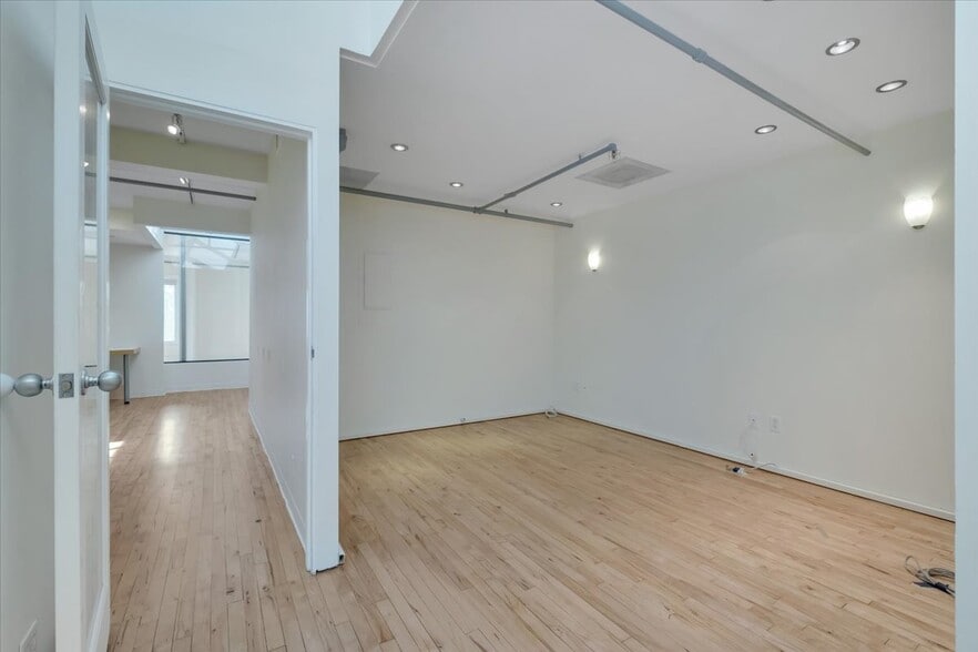 More Photos Of 2525 Main St, Santa Monica Office For Lease