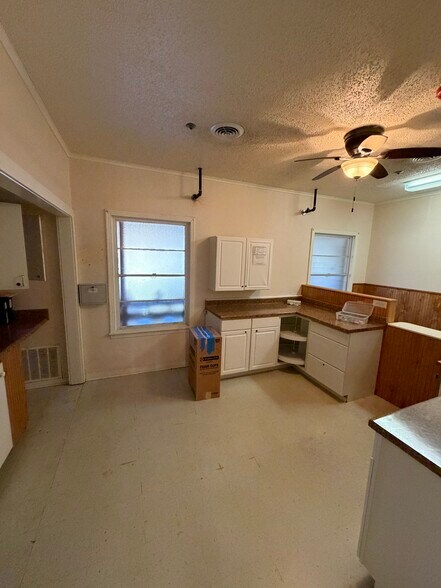 More Photos Of 7470 TX-154, Marshall Specialty For Sale