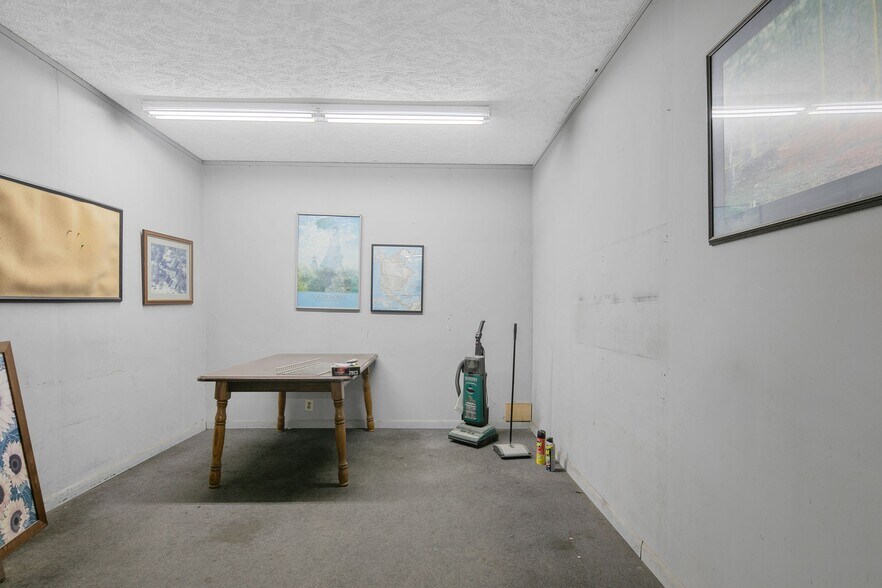 More Photos Of 4017 Dunn Rd, Eastover Showroom For Lease