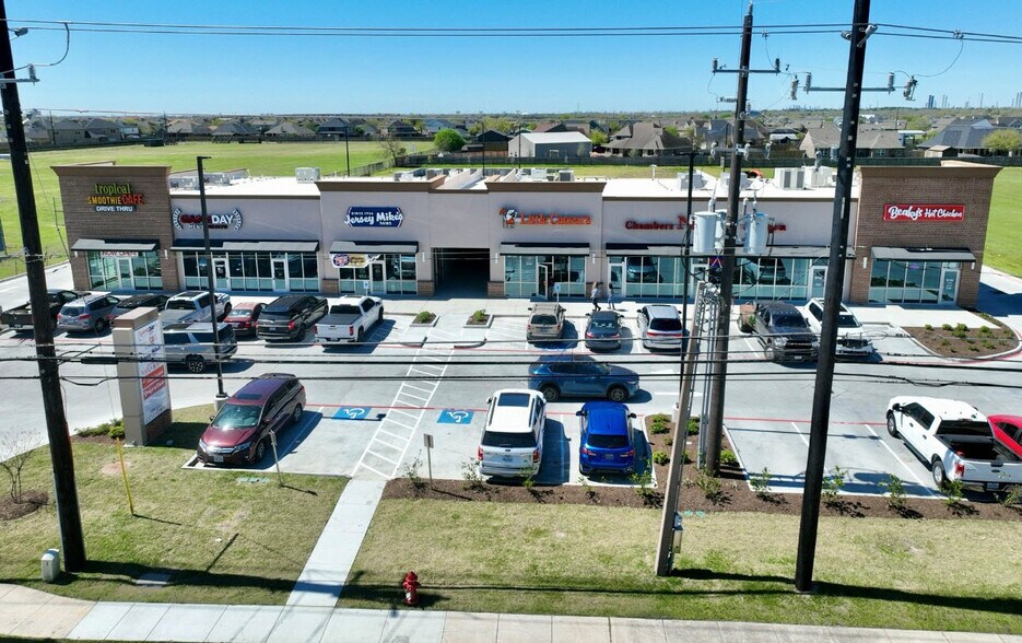 More Photos Of 9737 Eagle Dr, Mont Belvieu Storefront For Sale