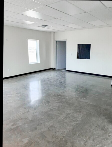 More Photos Of 2277 Ocotillo Dr, Pecos Warehouse For Lease