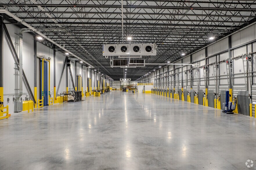 More Photos Of 298 N Corporate Dr, Wilmington Refrigeration Cold Storage For Lease