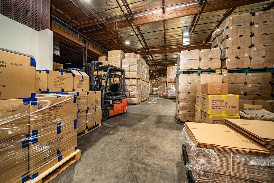 More Photos Of 2001 Saturn St, Monterey Park Light Distribution For Sale