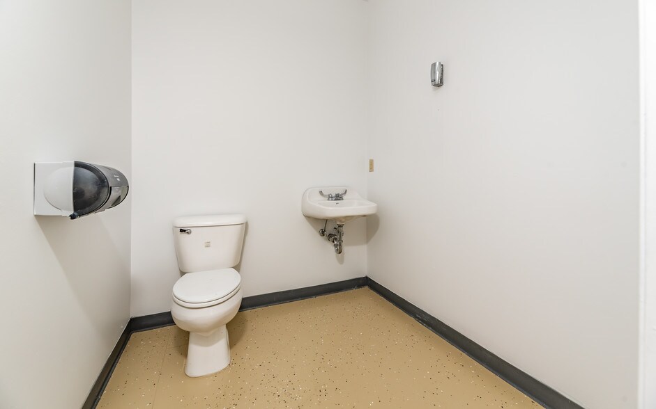 More Photos Of 4707-4711 Route 8, Allison Park Freestanding For Lease