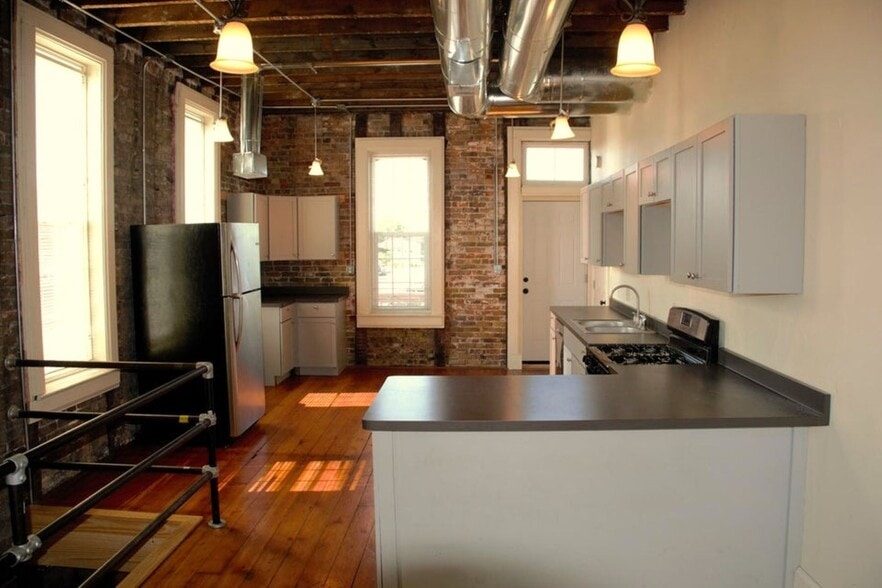 More Photos Of 1028 State St, Racine Storefront Retail Residential For Sale