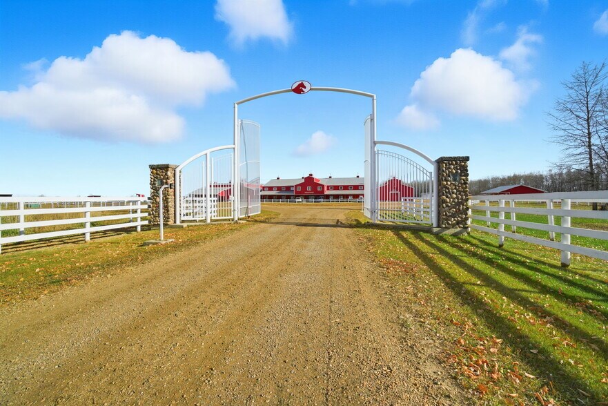 More Photos Of 58117 Range 211 Rd, Redwater Specialty For Sale