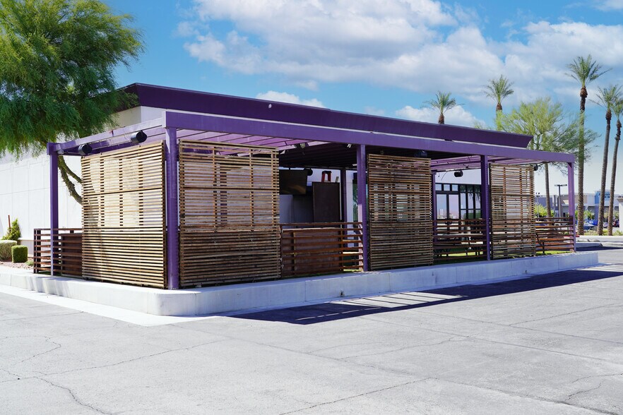 More Photos Of 221 N Stephanie St, Henderson Restaurant For Lease
