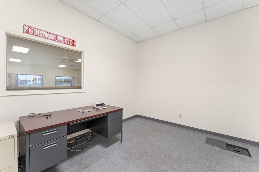 More Photos Of 2103 S Thompson St, Springdale Freestanding For Sale