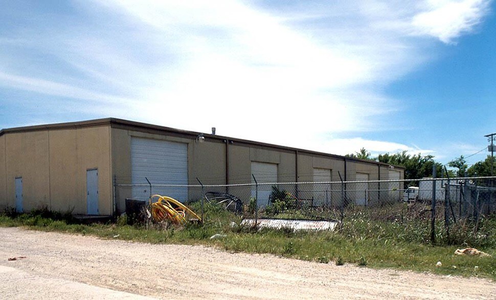 More Photos Of 6024 Old Hemphill Rd, Fort Worth Warehouse For Lease