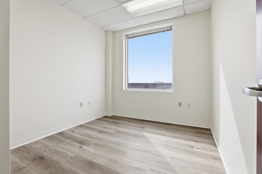 More Photos Of 2925 Lord Baltimore Dr, Windsor Mill Medical For Lease