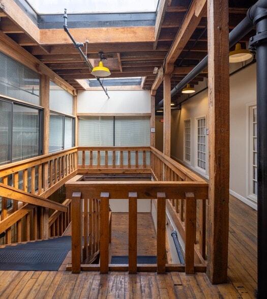 More Photos Of 113 Church St, Marietta Unknown For Lease