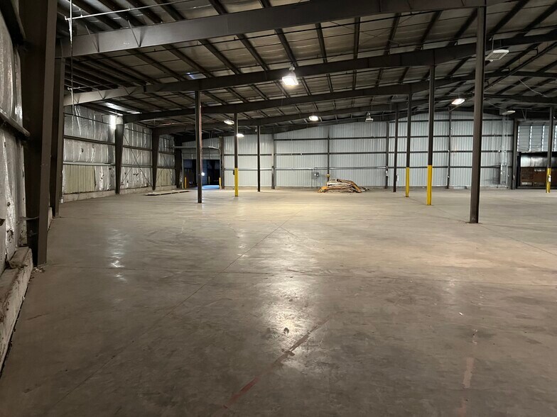 More Photos Of 1005 S Perkins St, Appleton Warehouse For Lease