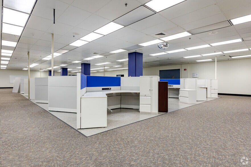 More Photos Of 801 W Rockton Rd, Rockton Research And Development For Sale