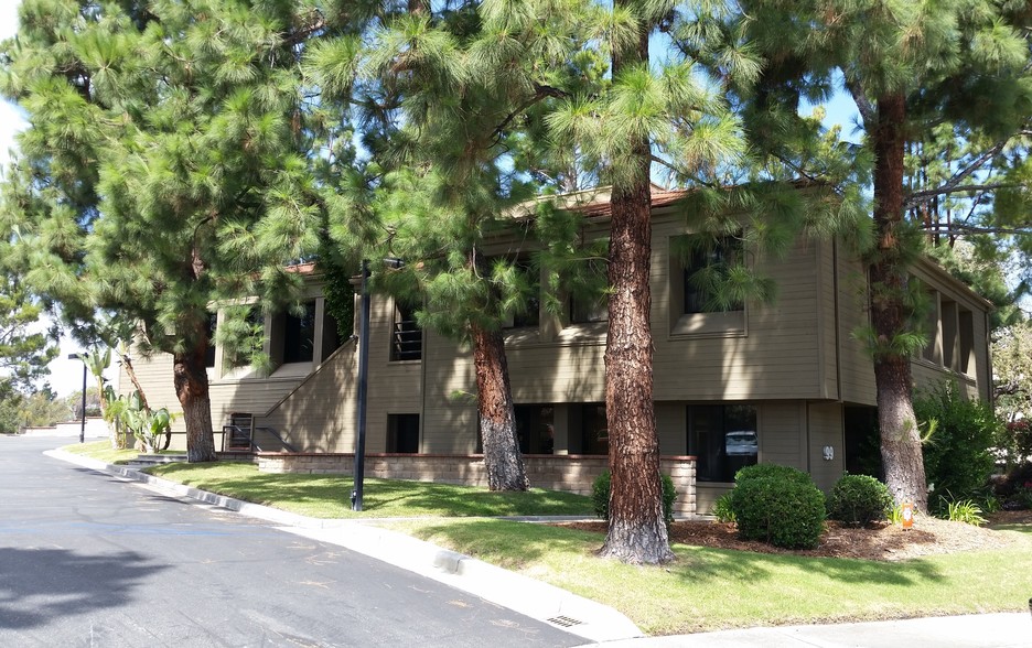 Primary Photo Of 99 Long Ct, Thousand Oaks Medical For Lease