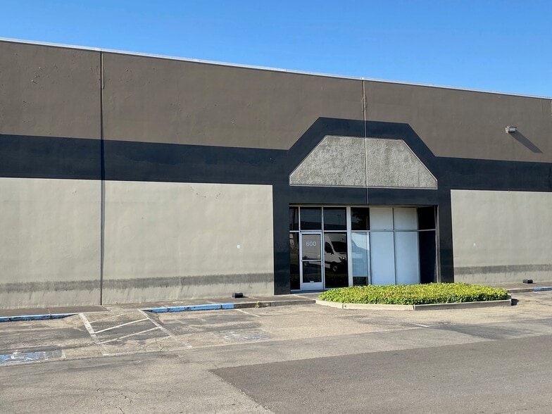 More Photos Of 950 E Grant Line Rd, Tracy Manufacturing For Lease