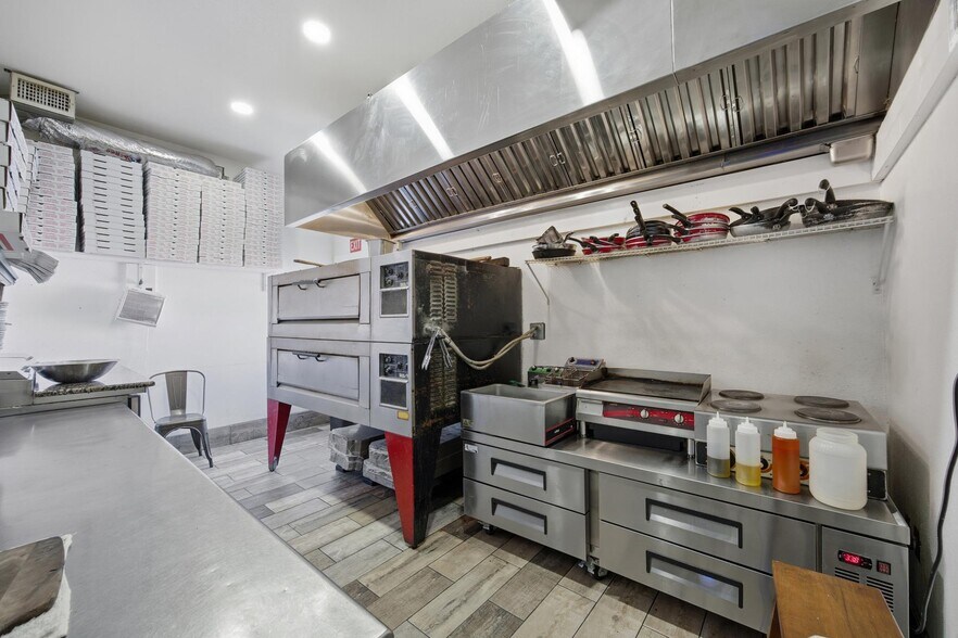 More Photos Of 9805 Jacksboro Hwy, Fort Worth Freestanding For Sale