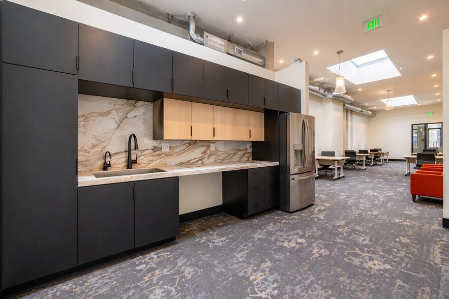 More Photos Of 642 Washington St, San Francisco Storefront Retail Residential For Lease