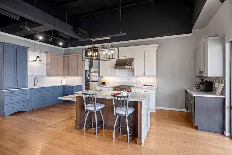 More Photos Of 1930 Deyerle Ave, Harrisonburg Freestanding For Sale