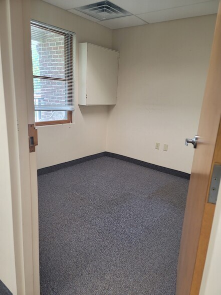 More Photos Of 3600 Brecksville Rd, Richfield Light Distribution For Lease