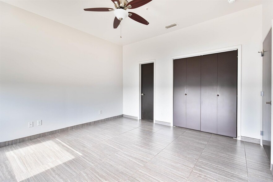 More Photos Of 502 Shiloh Dr, Laredo Apartments For Sale