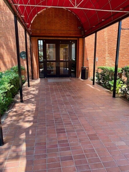 More Photos Of 2211 N Lamar St, Dallas Loft Creative Space For Lease