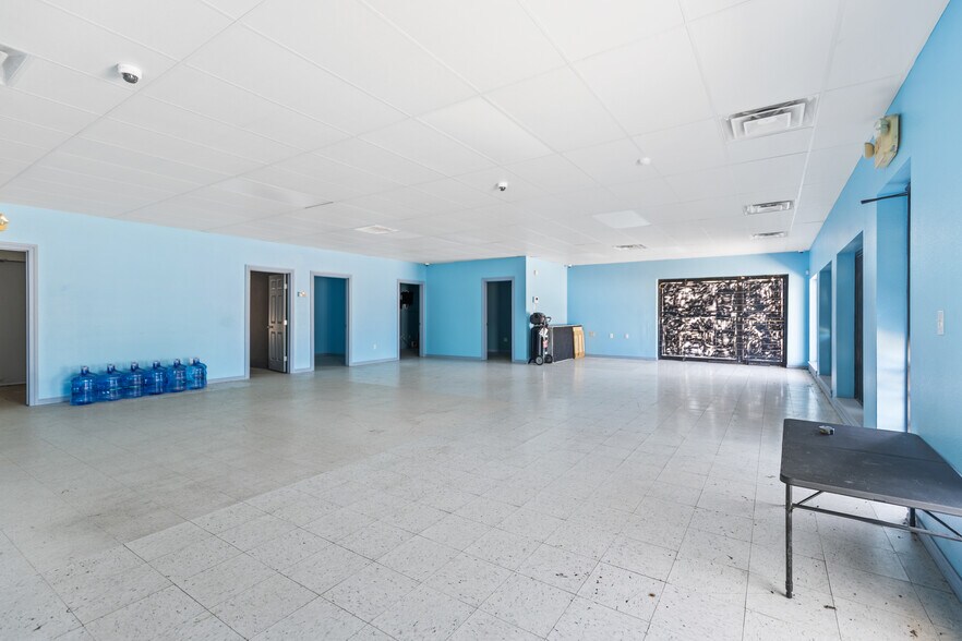 More Photos Of 347 N Ash St, Nowata Auto Dealership For Sale