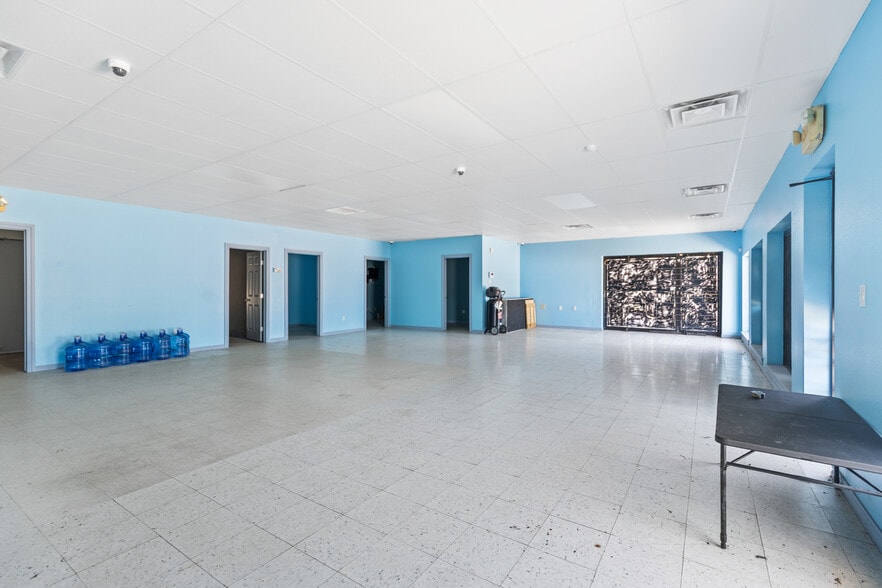 More Photos Of 347 N Ash St, Nowata Auto Dealership For Lease