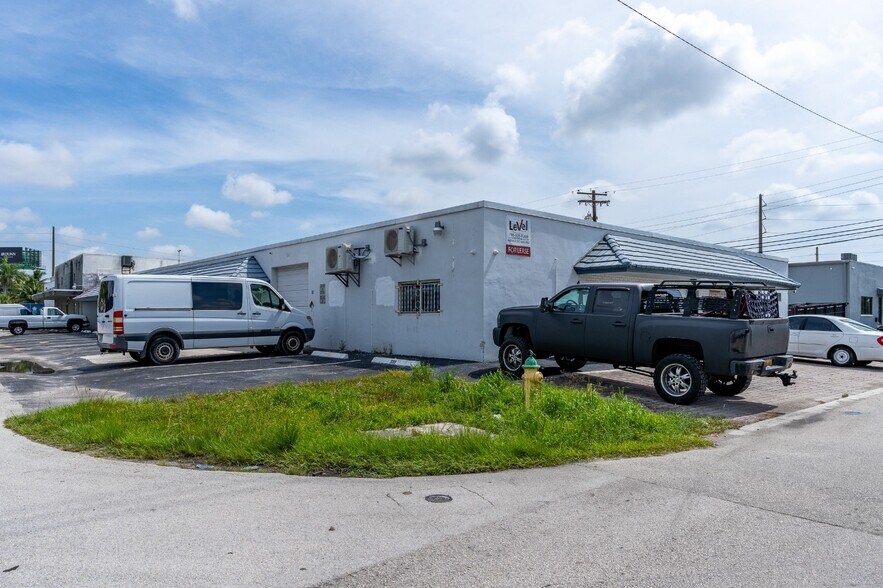 More Photos Of 3507-3530 NW 10th Ave, Oakland Park Warehouse For Lease