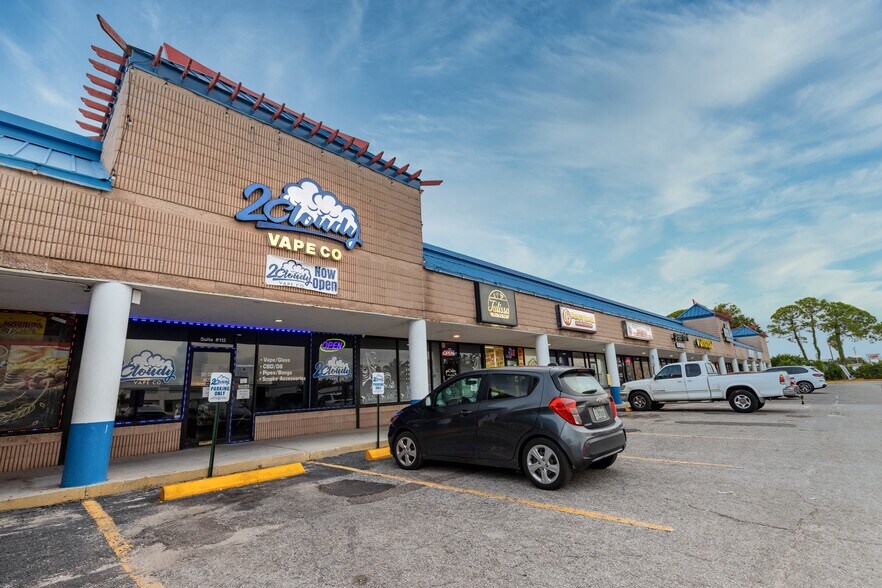 More Photos Of 14100 US Highway 19 N, Clearwater Storefront For Lease