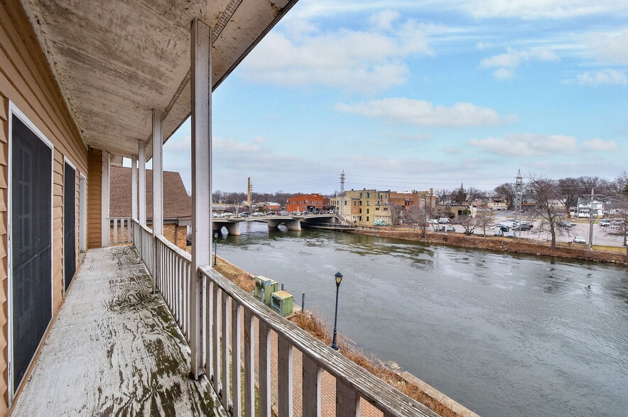 More Photos Of 30 S Shumway Ave, Batavia Office For Lease