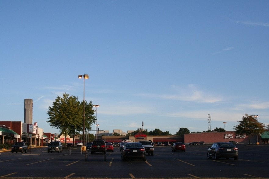 More Photos Of 109-297 N Seven Oaks Dr, Knoxville Freestanding For Lease