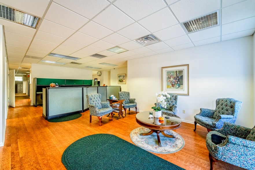 More Photos Of 4615-4621 S Wayne Rd, Wayne Storefront For Sale