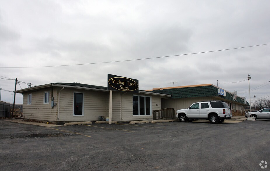 More Photos Of 4050 Wolf Rd, Oswego General Retail For Lease