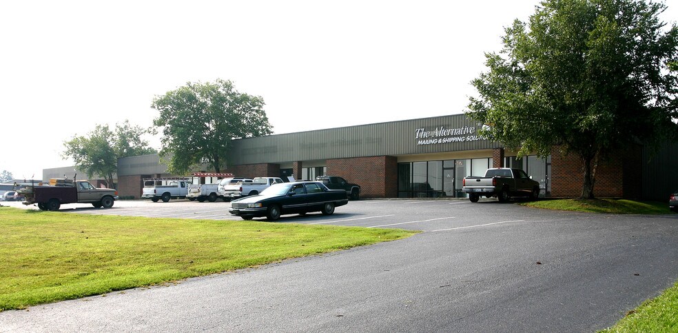 More Photos Of 335 Sherwee Dr, Raleigh Flex For Lease