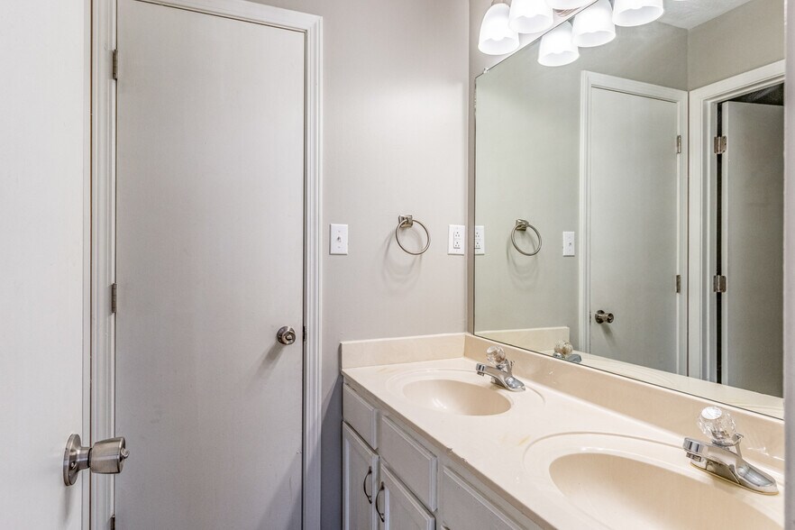More Photos Of 291 Dunbar Cave Rd, Clarksville Multifamily For Sale