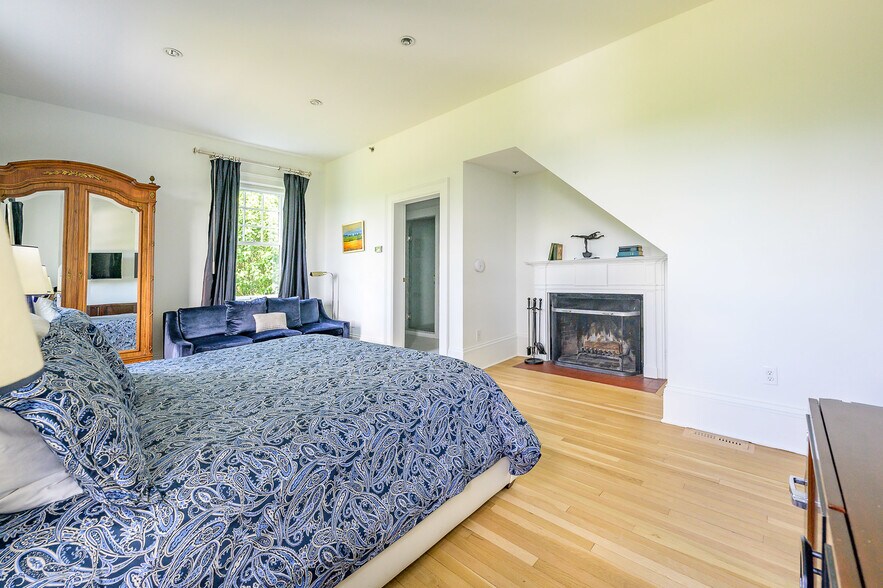More Photos Of 2 Kemble St, Lenox Hospitality For Sale