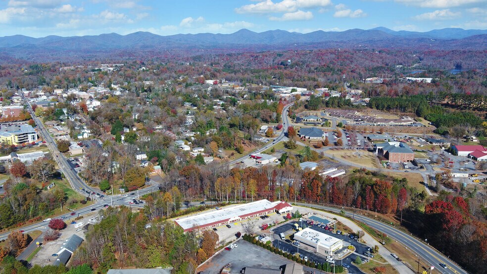 More Photos Of 20 Mountain Dr, Dahlonega Hotel For Sale