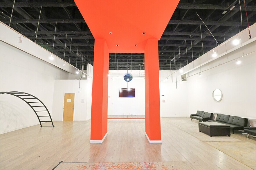 More Photos Of 908-910 N La Cienega Blvd, Los Angeles Storefront Retail Office For Sale