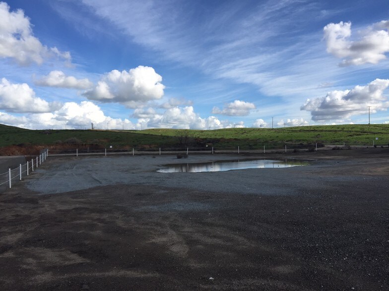 More Photos Of 18400 Highway 65, Bakersfield Warehouse For Lease