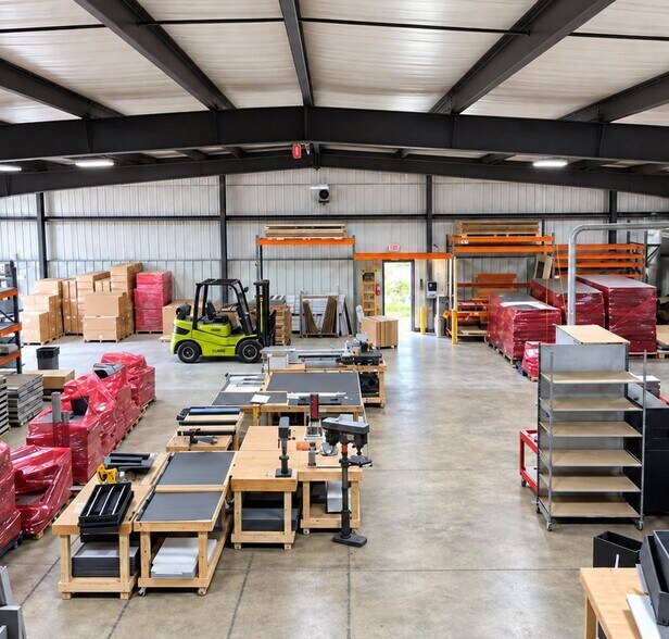 More Photos Of 663-679 Dawson Dr, Newark Warehouse For Lease