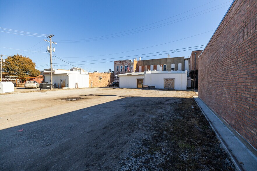 More Photos Of 115 N Main St, Lindsborg General Retail For Sale