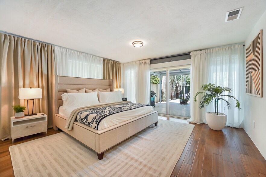 More Photos Of 5910 N Bayshore Dr, Miami Specialty For Sale