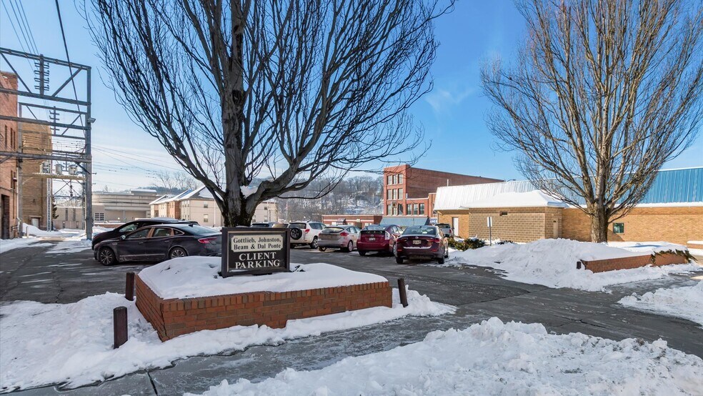 More Photos Of 320 Main St, Zanesville Office For Lease