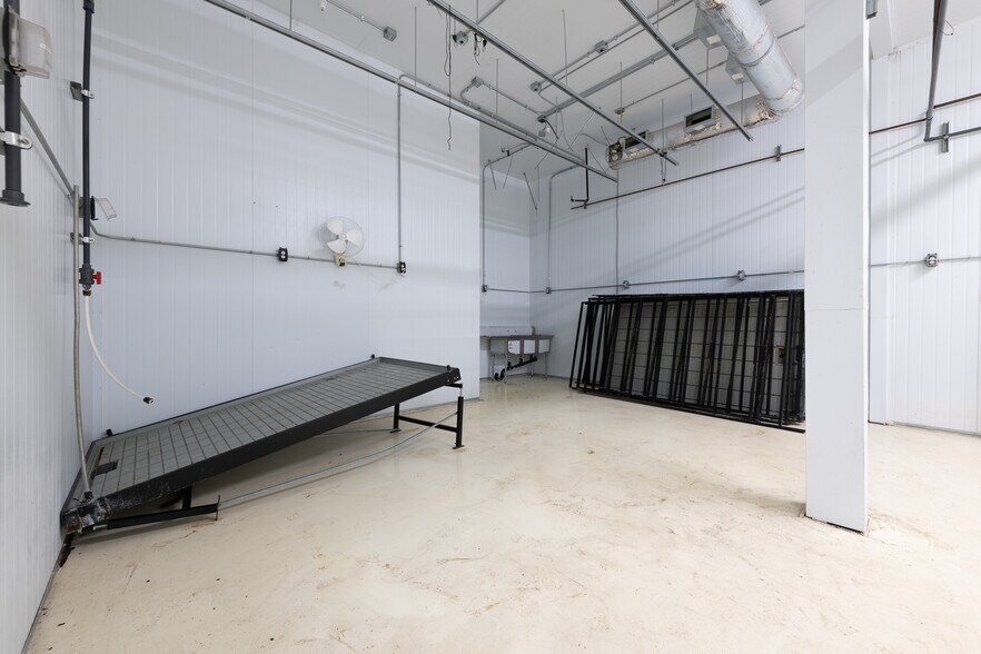 More Photos Of 197 E Jefferson Blvd, Los Angeles Warehouse For Sale